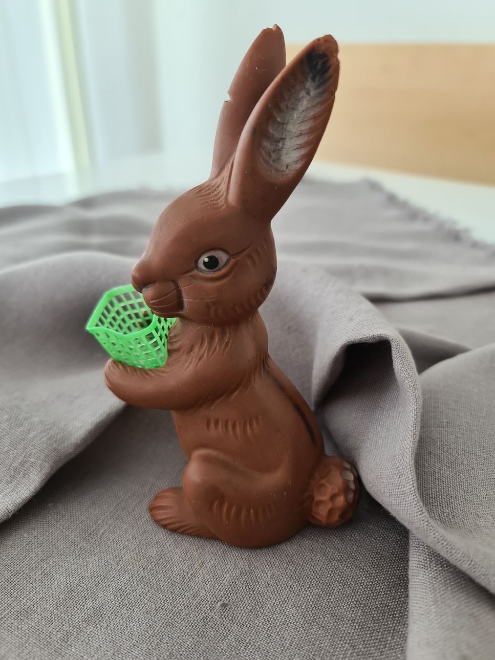 Statuette: Antiker Osterhase mit Korb – Usato da Uster venduto da Cruleye