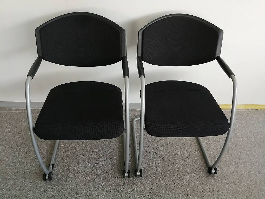 Chaises: Stuhl, vorne mit Rollen, Marke giroflex – D'occasion à Fehraltorf par Sato01