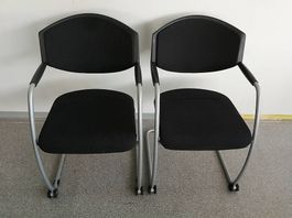 Stuhl, vorne mit Rollen, Marke giroflex