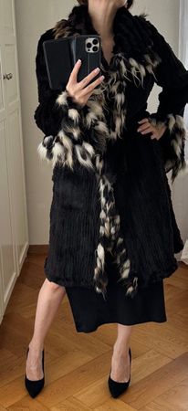 Manteau LEDERER noir avec fourrure – élégant & luxueux