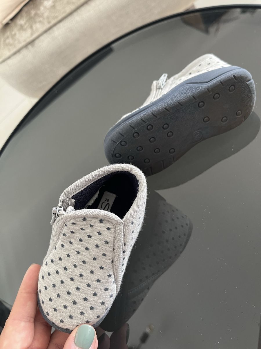 Scarpe per ragazzi: Chaussons bébé, taille 20, comme neuf – Usato da Cossonay-Ville venduto da Venusa09 1