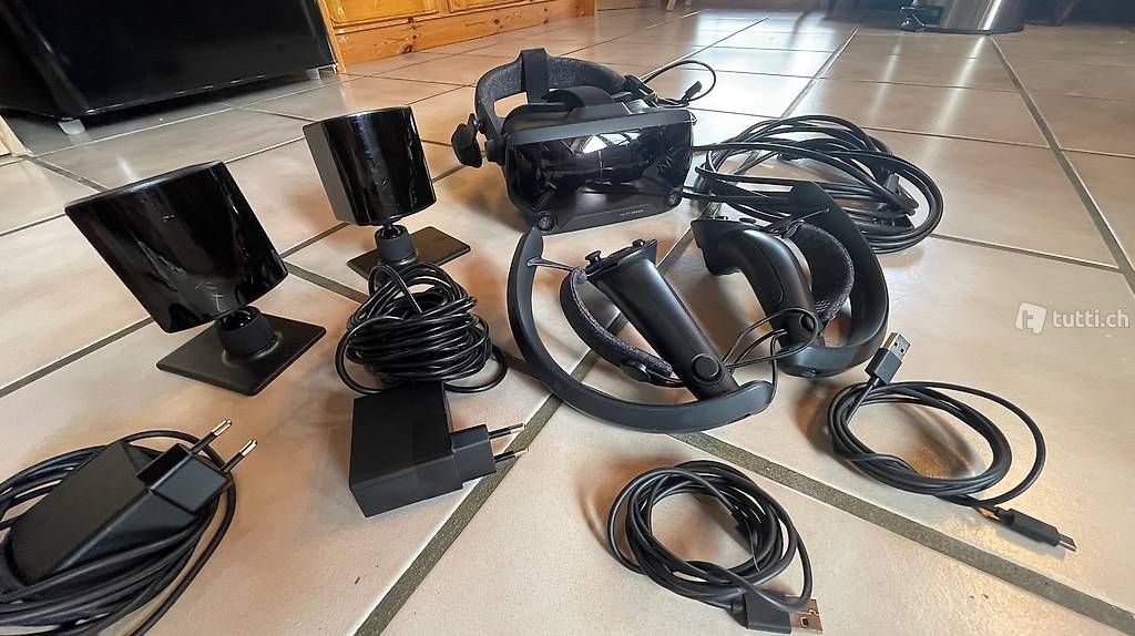 Valve VR Brille: Valve Index VR-Set mit Controllern & Basisstationen – Gebraucht aus Bern von  2