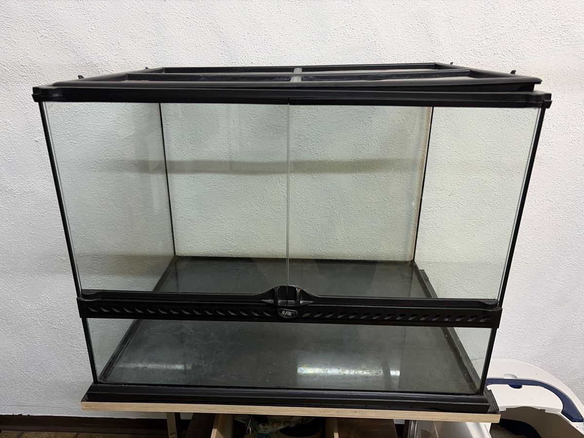 Terrario: Terrarium mit Gestell  – Usato da Degersheim venduto da Alphi