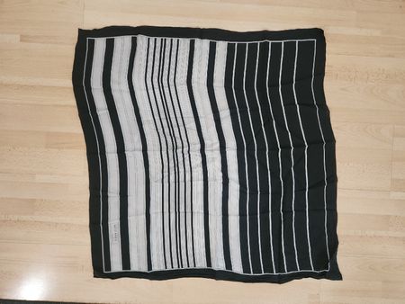 Foulard soie Michel Paris rayé noir et blanc