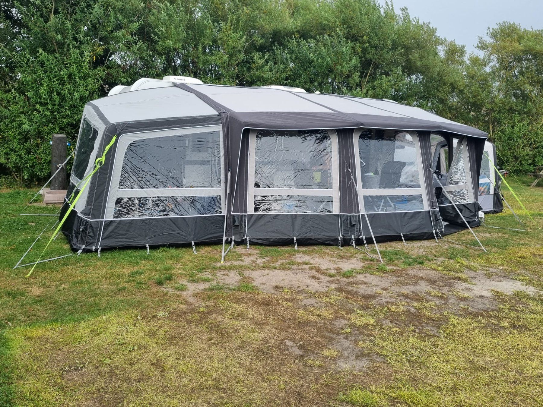 Dometic Vorzelte & Markisen: Camping Luftvorzelt XXL von Dometic. Typ 500s – Gebraucht aus Gommiswald von Sottotone