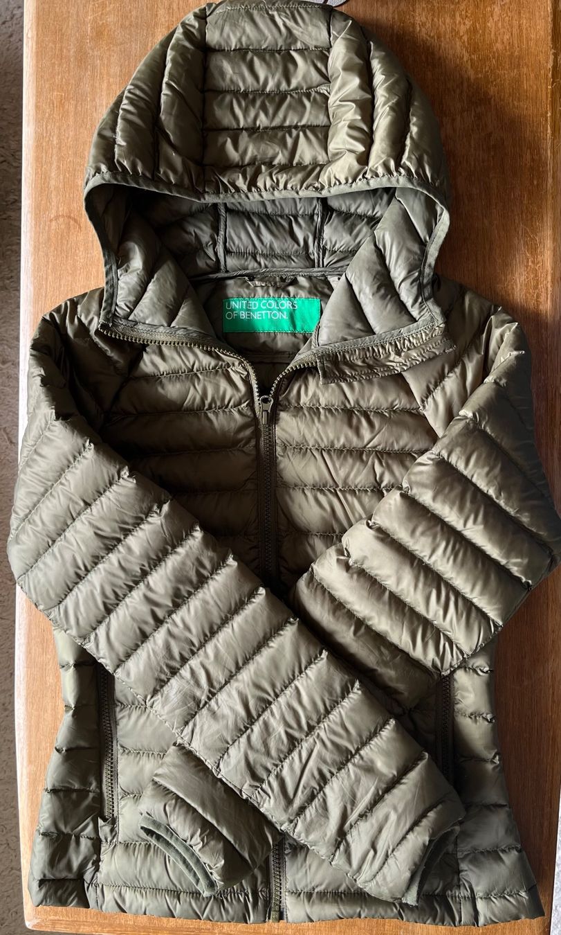 Benetton Giacche: Doudoune en plumes Benetton vert olive, T38 – Usato da Neuchâtel venduto da Virg30