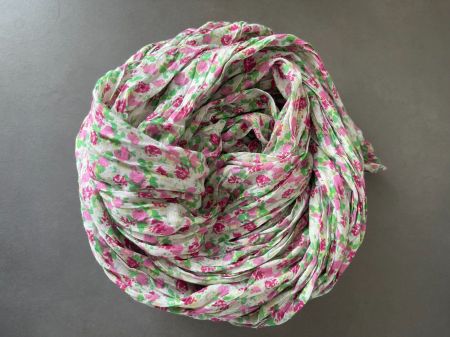 SCHAL IN DEN NEUEN FRÜHLINGSFARBEN
