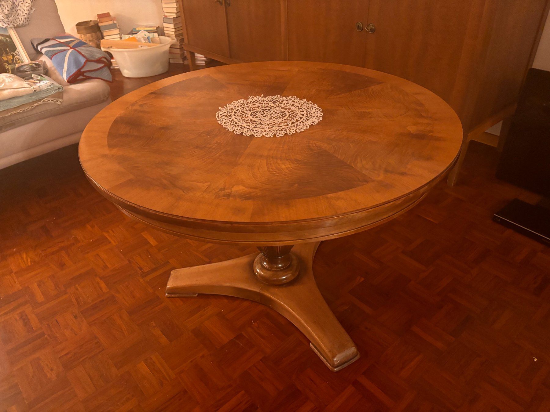 Tavoli: Biedermeier Salontisch Nussbaum – Usato da Goldau venduto da Anmala