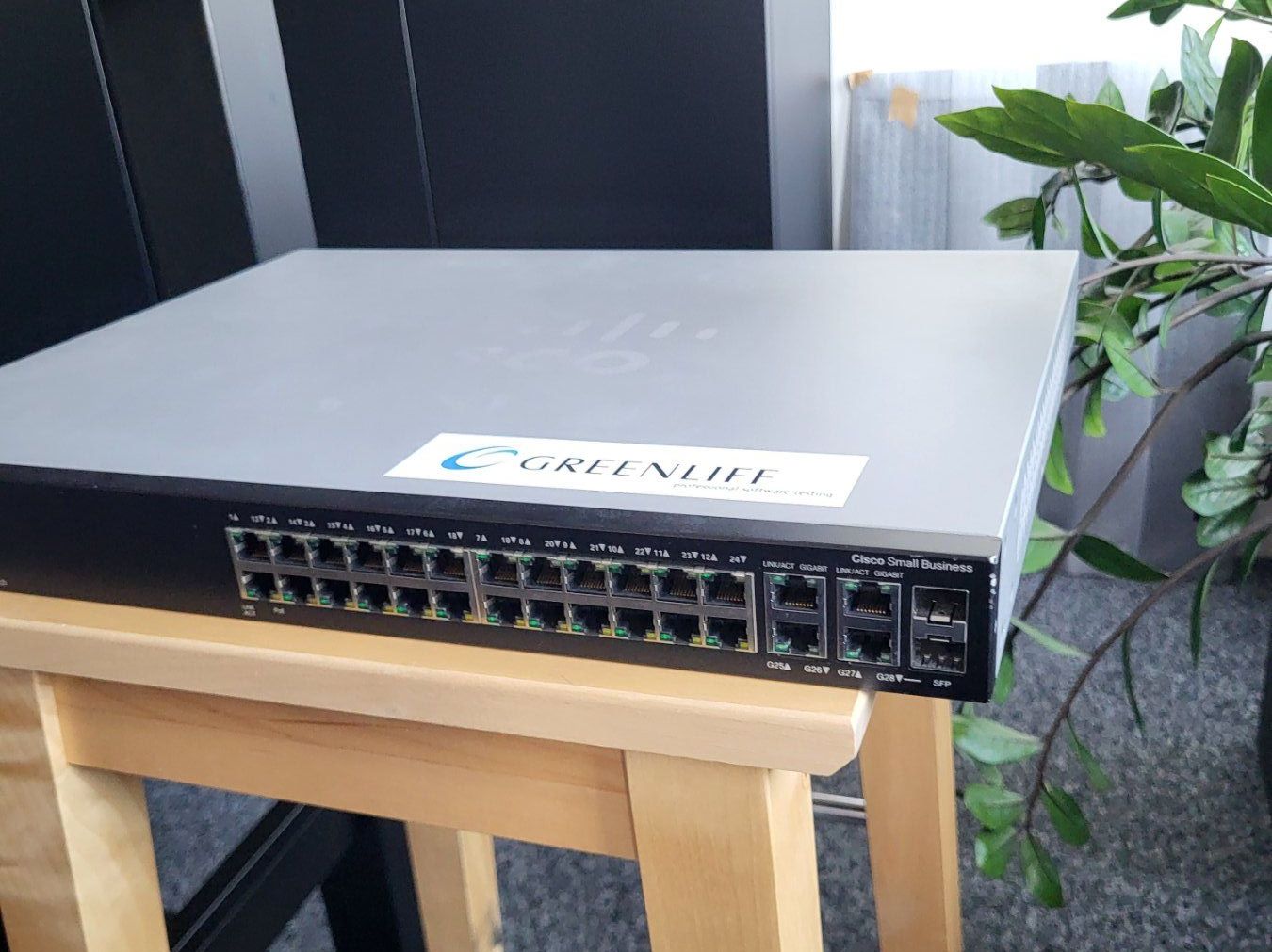 Cisco Hubs & Switches: Cisco SG300-28MP Gigabit PoE Managed Switch – Gebraucht aus Rümlang von Greenliff 2