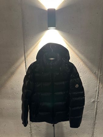 DOUDOUNE COURTE À CAPUCHE MONCLER MAYA