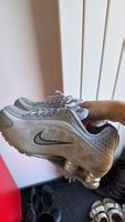 Nike Shox R4 Sneaker grau Wildleder gebrauchter Zustand
