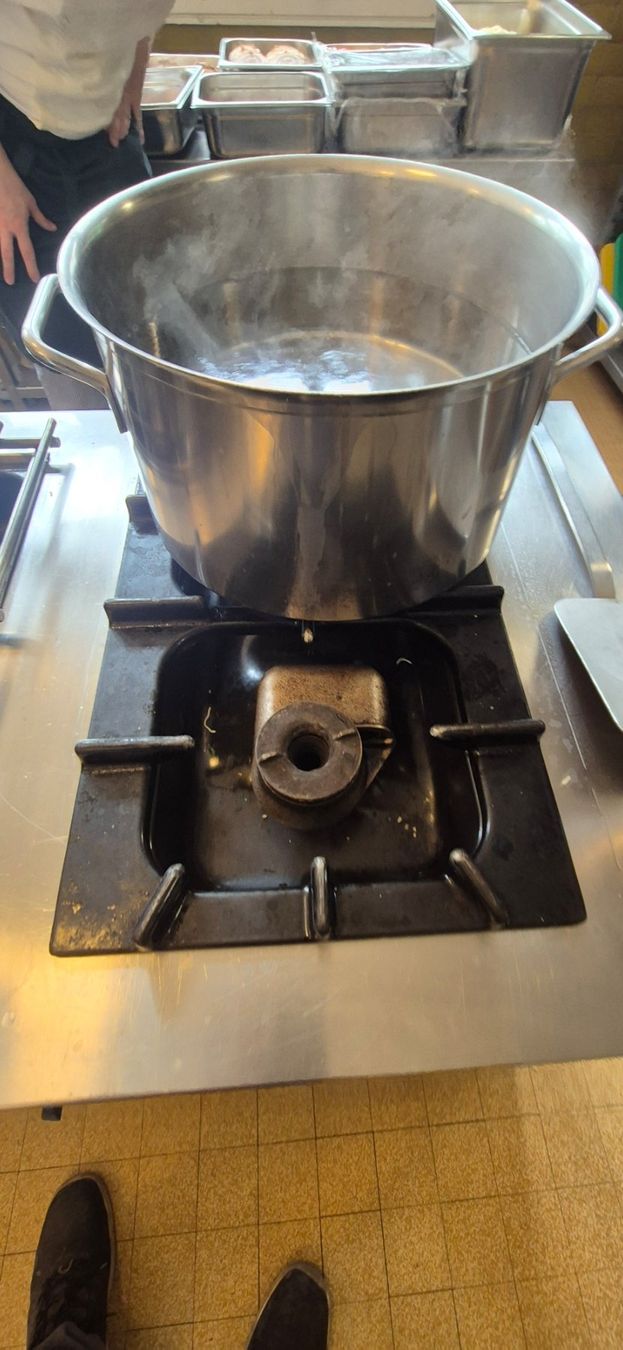 Bartscher Cucine: Professioneller Gas Kochherd – Usato da Pratteln venduto da Rudinsteiner 2