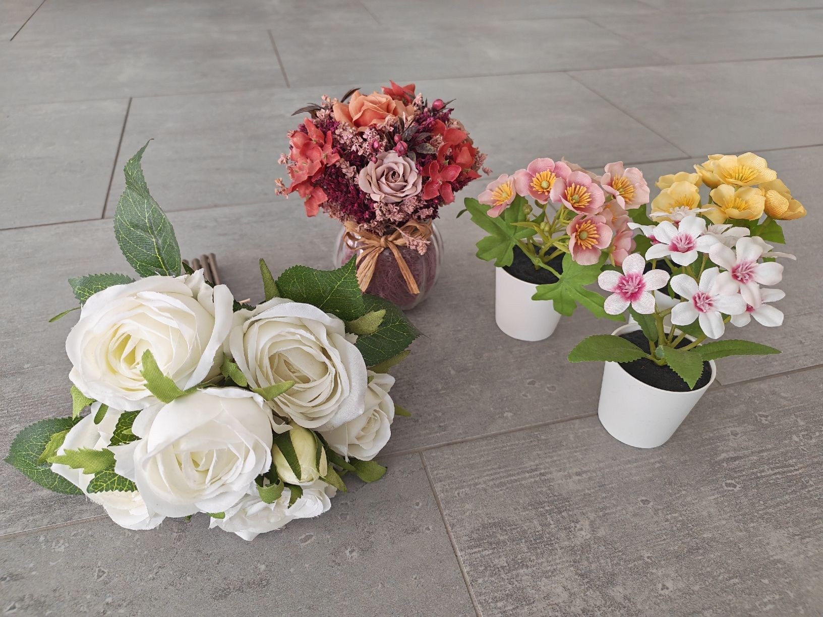 Tutte le decorazioni: Vibrant Artificial Flower Bouquets – Nuovo (secondo la descrizione) da Büsserach venduto da mis_fg52 3