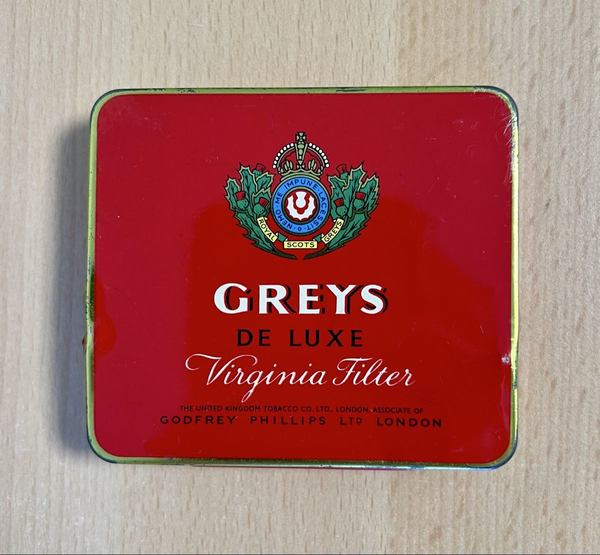 Contenitori & Simili: Greys De Luxe Virginia Filter Godfrey Phillips Zigaretten – Usato da Inwil venduto da TheSwissEagle