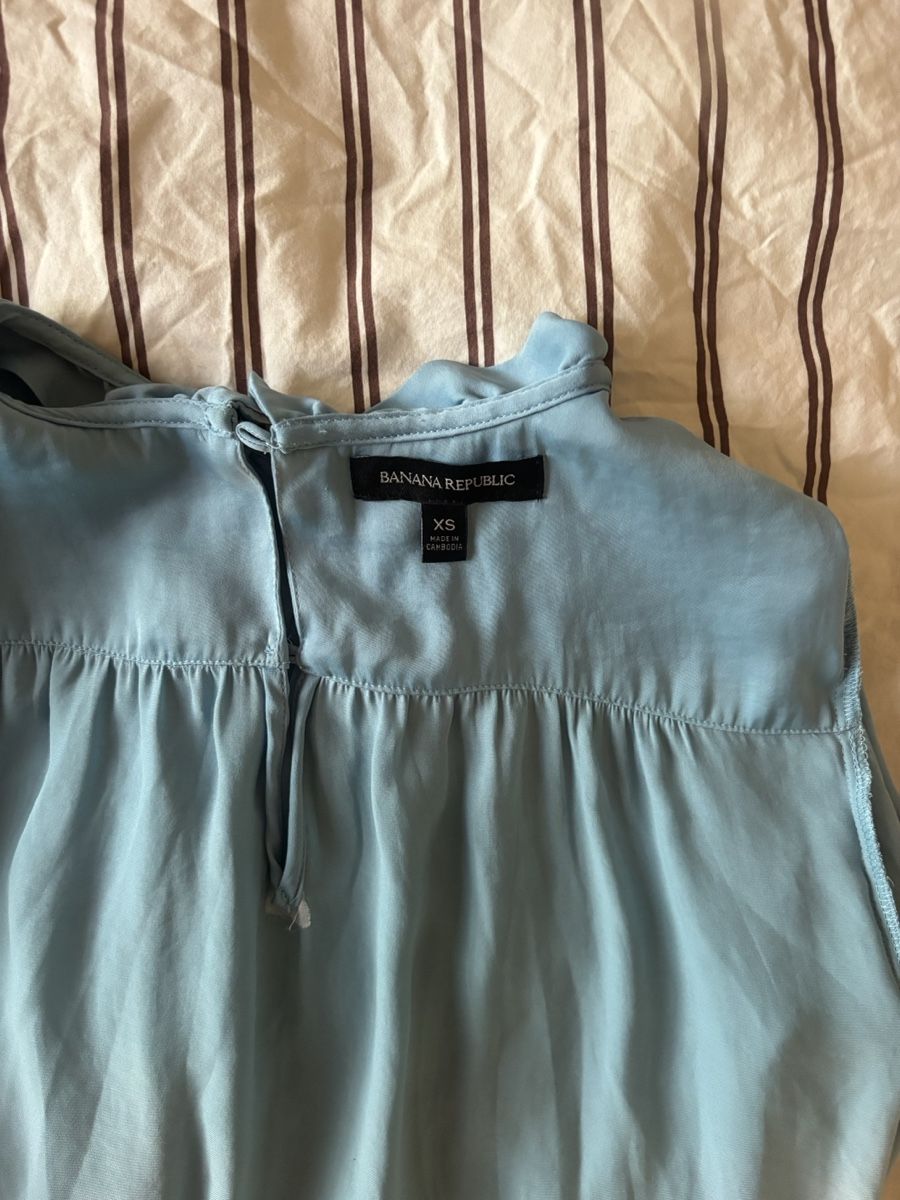 Banana Republic Camicette: Banana Republic Bluse hellblau langarm – Usato da Zürich venduto da Summy97 1