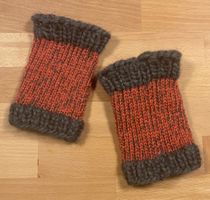 Pulswärmer 👐 - handgestrickt - Grau / Rot - NEU