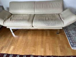 Ledersofa beige mit Metallgestell gebraucht</div>