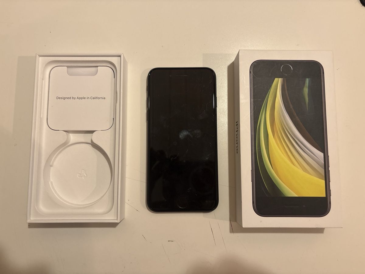 Apple Telefoni cellulari / Smartphones: Apple iPhone SE 2 schwarz mit Originalverpackung – Usato da Roggliswil venduto da Marla1