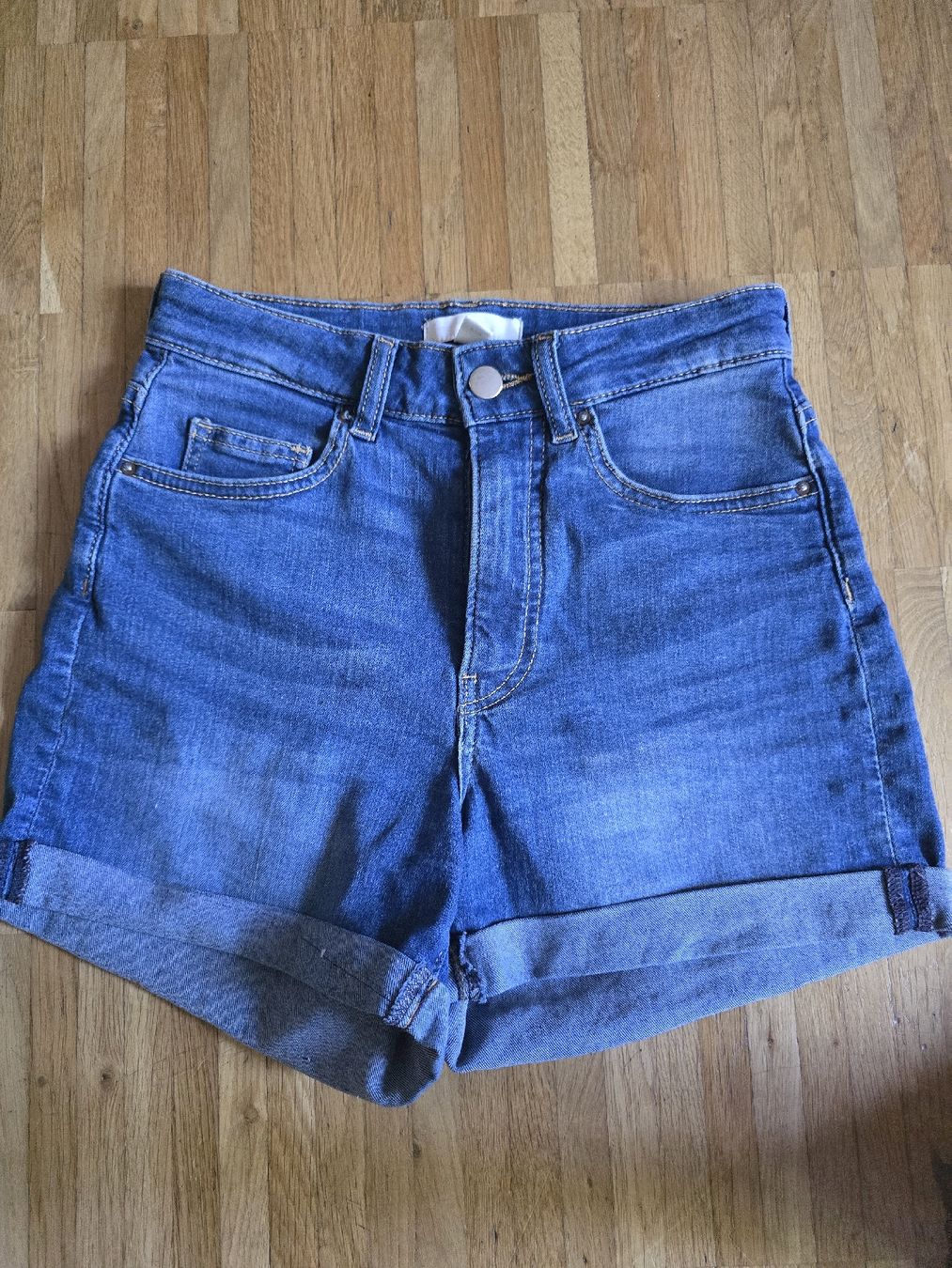 H&M Jeans: Tolle H&M Shorts in Gr.36 – Usato da Dübendorf venduto da jep76