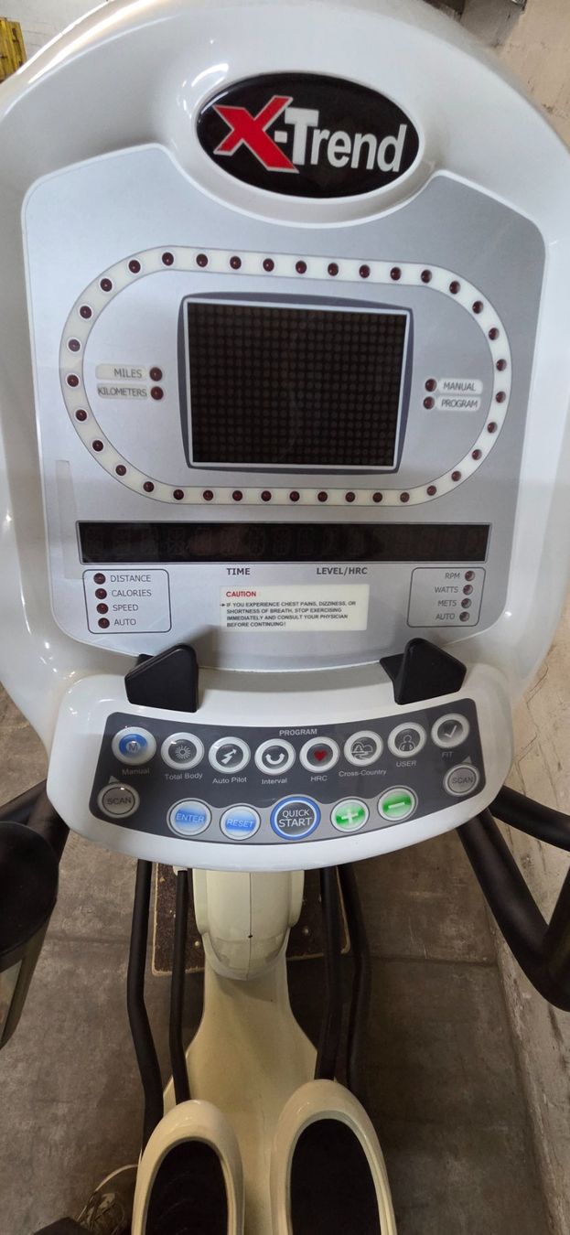 Hometrainer: Professioneller Elliptical Cross Trainer LE-9200 i – Usato da Dielsdorf venduto da EArau1 8