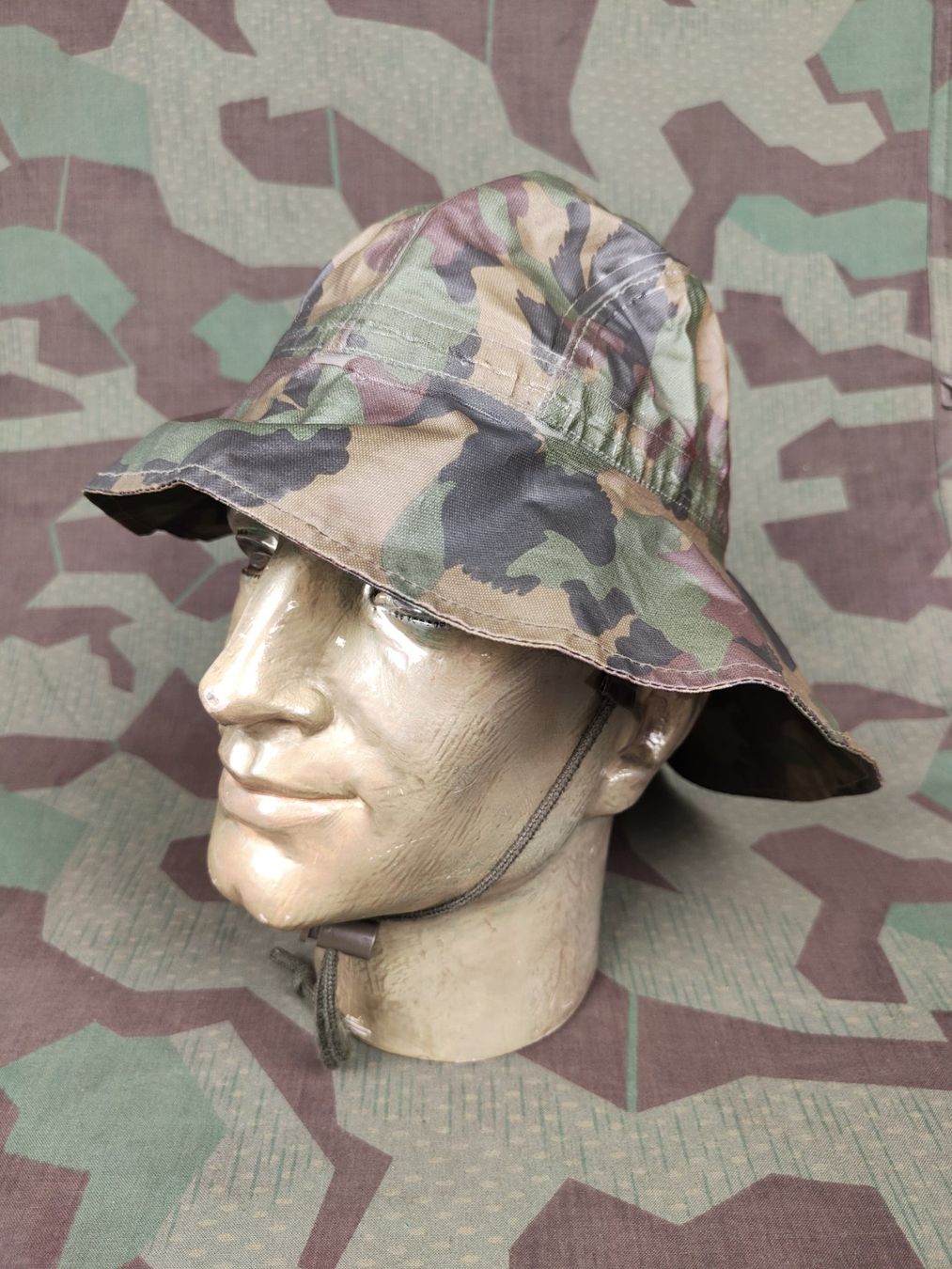 Schweizer Armee Uniformi: TAZ 90 Regenschutzmütze, Grösse S – Nuovo (secondo la descrizione) da Bauma venduto da SwissMilitaria