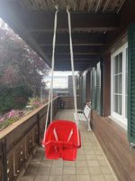 Babyschaukel aus Kunststoff