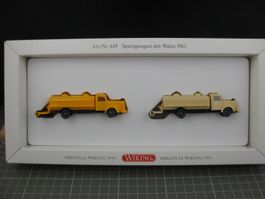 Wiking 649 2x Sprengwagen mit Walze 1961