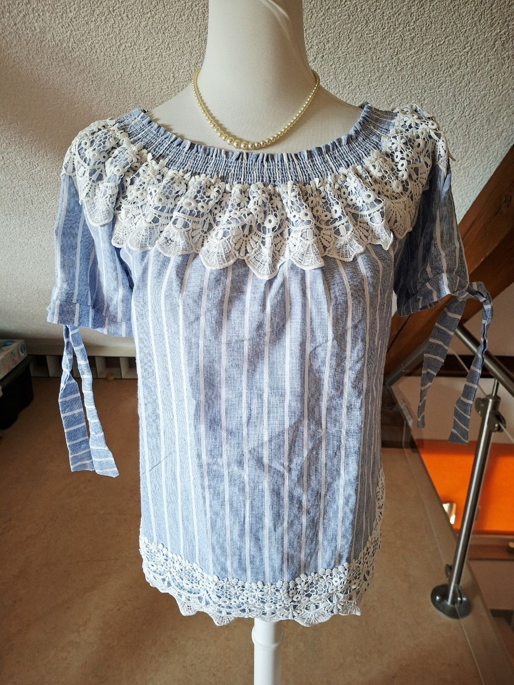 Camicette: Chicoree Bluse Grösse L blauweiss gestreift mit Spitze – Usato da Klingnau venduto da vollmond36