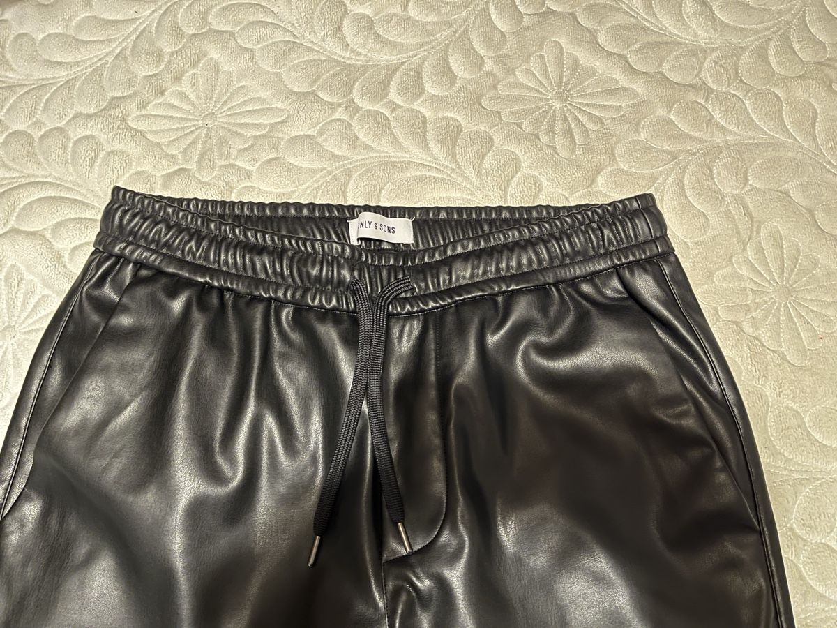 Pantaloni: Only & Sons Kunstlederhose – Usato da Goldach venduto da grema77 2