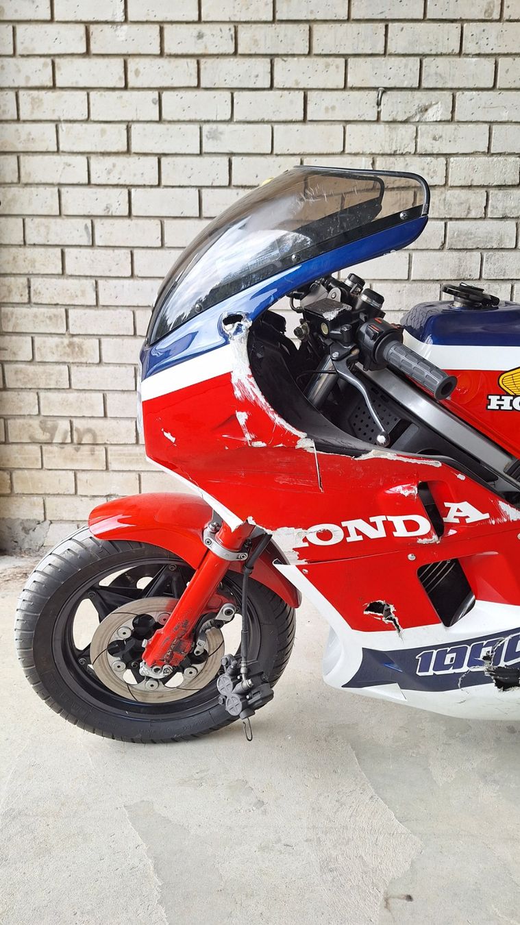 Honda Strasse: Honda VF1000R/E Unfallmaschiene – Defekt aus Zwingen von lahonda11 6