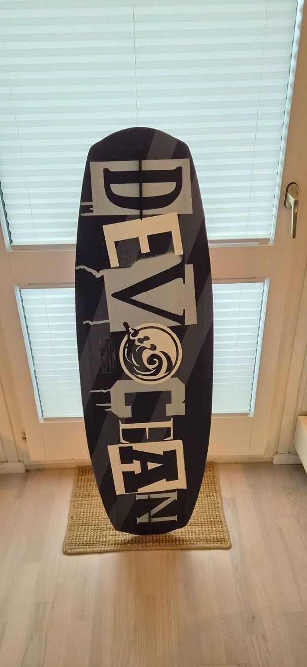 Planches de surf: Wakeboard DEVOCEAN Attitude 139 inkl. Bindungen & Tasche – D'occasion à Ebmatingen par Campbelli 4