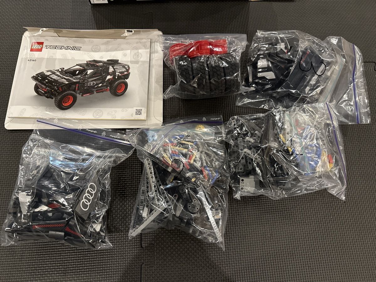 Lego Kit di costruzioni: LEGO Technic Audi RS Q e-tron 42160 gebraucht  – Usato da Nidfurn venduto da sugl87 3