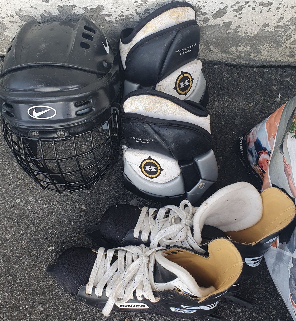 Pattini da ghiaccio: Eishockey-Set für Herren – Usato da Haag (Rheintal) venduto da sch_2zy9