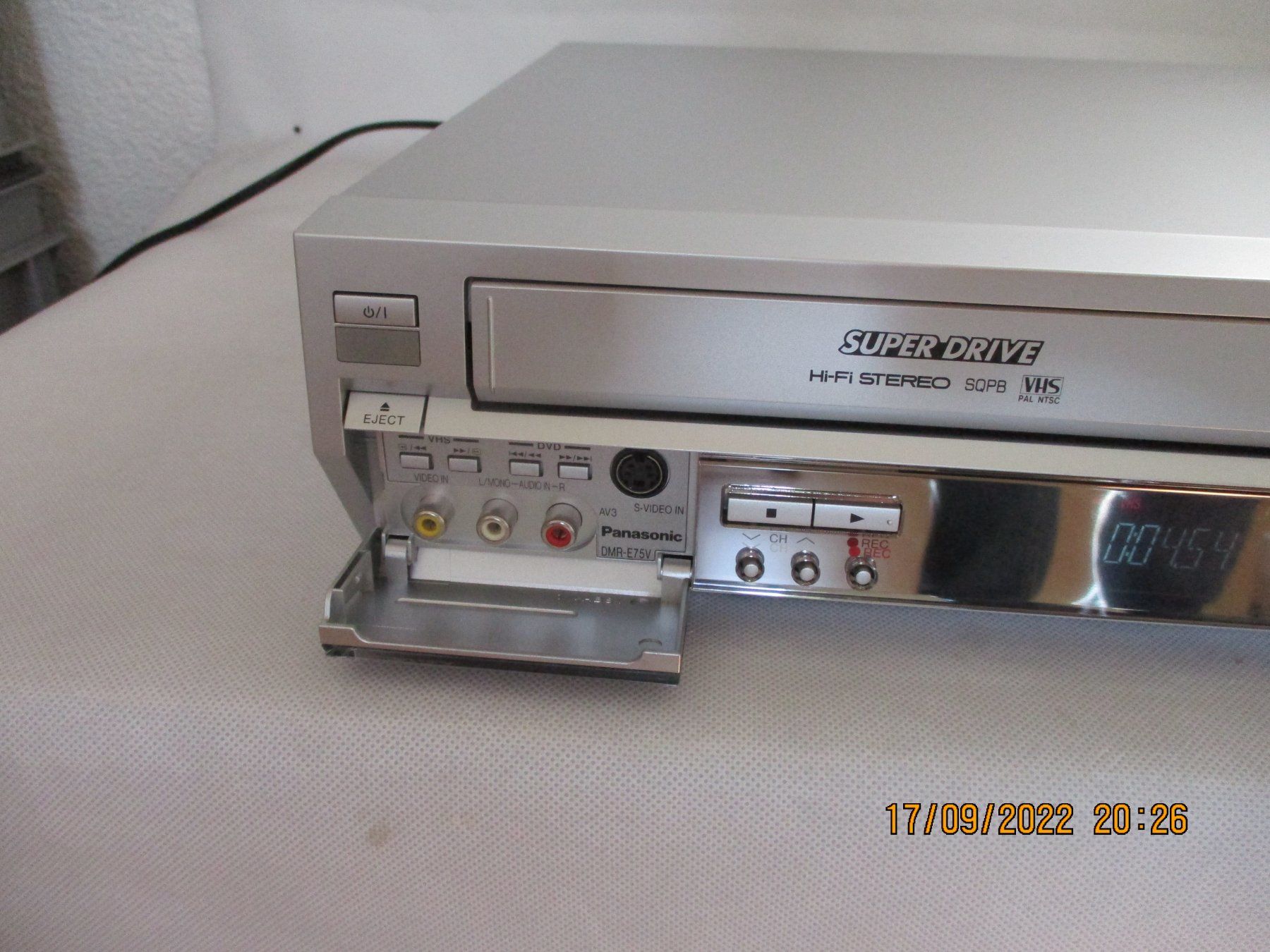 Enregistreurs: Panasonic DMR-E75V DVD / VHS-Recorder / codefree – D'occasion à Liestal par Disc-Point 5