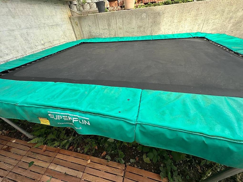Trampoline: superfun Trampolin – Gebraucht aus Liestal von reguswiss 1