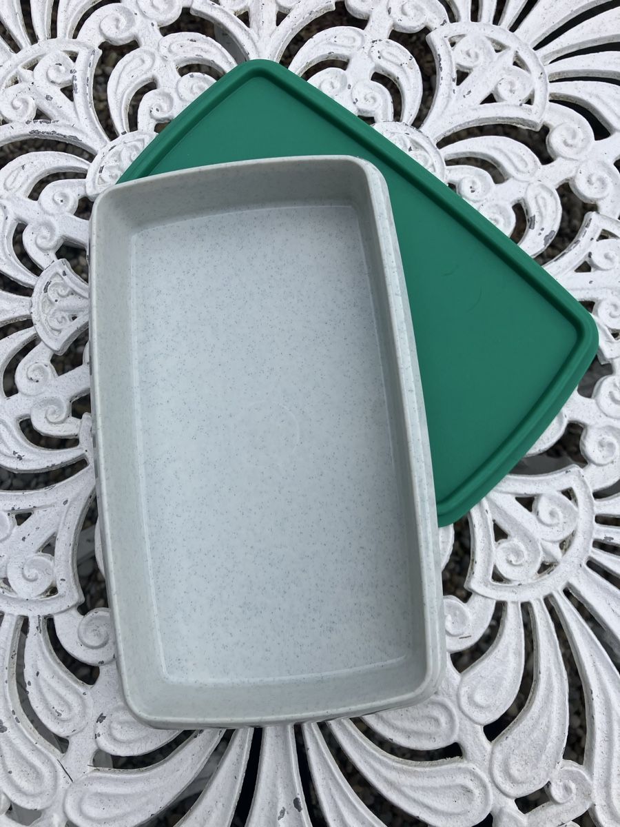 Tupperware Contenitori & Simili: Tupperware Form/Behälter mit Deckel, wenig gebraucht! – Usato da Oberrüti venduto da Jomaru