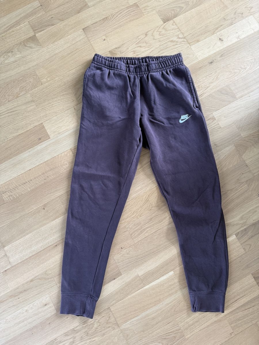 Nike Hosen: nike trainerhose (s) – Gebraucht aus Freidorf TG von driftingforthrifting