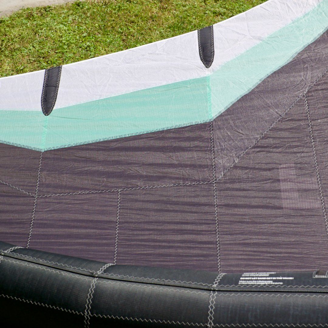 Surf: F-One Swing V5 | 4m2 - Onyx/Mint | Occasion Wing – D'occasion à Matten b. Interlaken par hofmandli 1