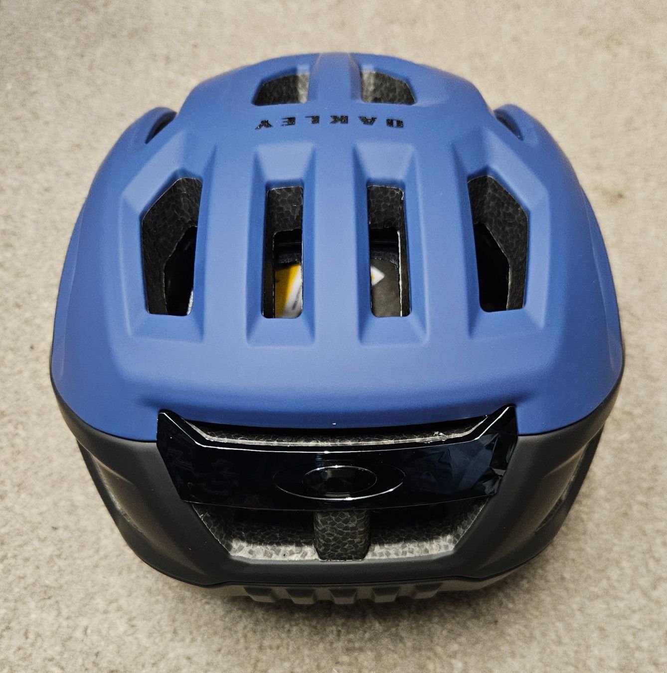 Oakley Caschi: Oakley Fahrradhelm ARO3 – Nuovo (secondo la descrizione) da Dachsen venduto da Topparts1 2