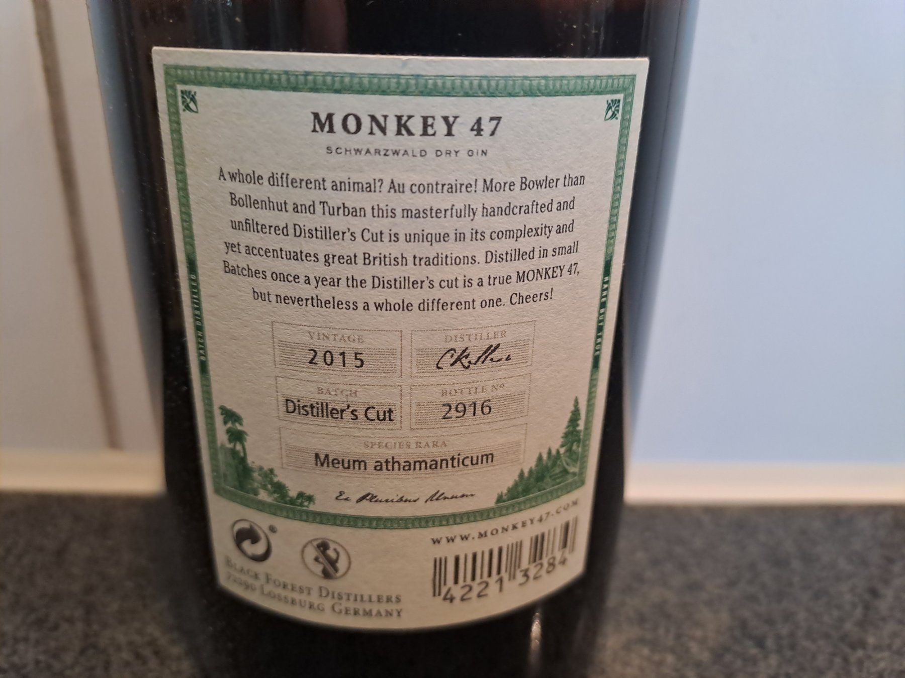 Monkey 47 Spirituosen: Monkey 47 Gin Distiller's Cut 2015 mit Goldring und Box – Neu und originalverpackt aus Elsau von Kellerraeumung 3