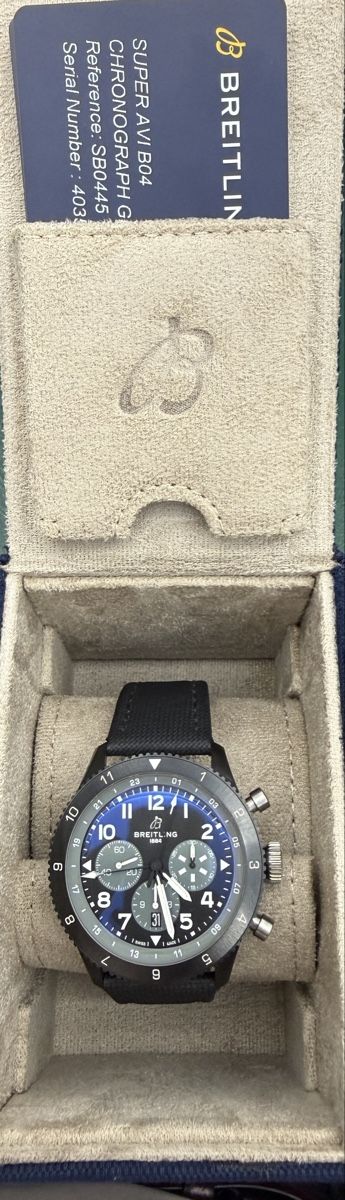 Breitling Orologi: Breitling Super Avi Chronograph GMT 46 Full Set 2023 – Usato da Zürich venduto da watchdealer-24 7