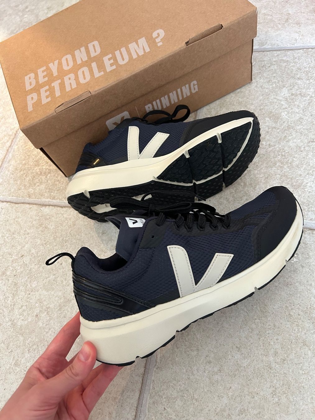 Veja Scarpe da donna: Baskets pour courir Veja 39 comme neuf – Usato da Courroux venduto da Yermakova