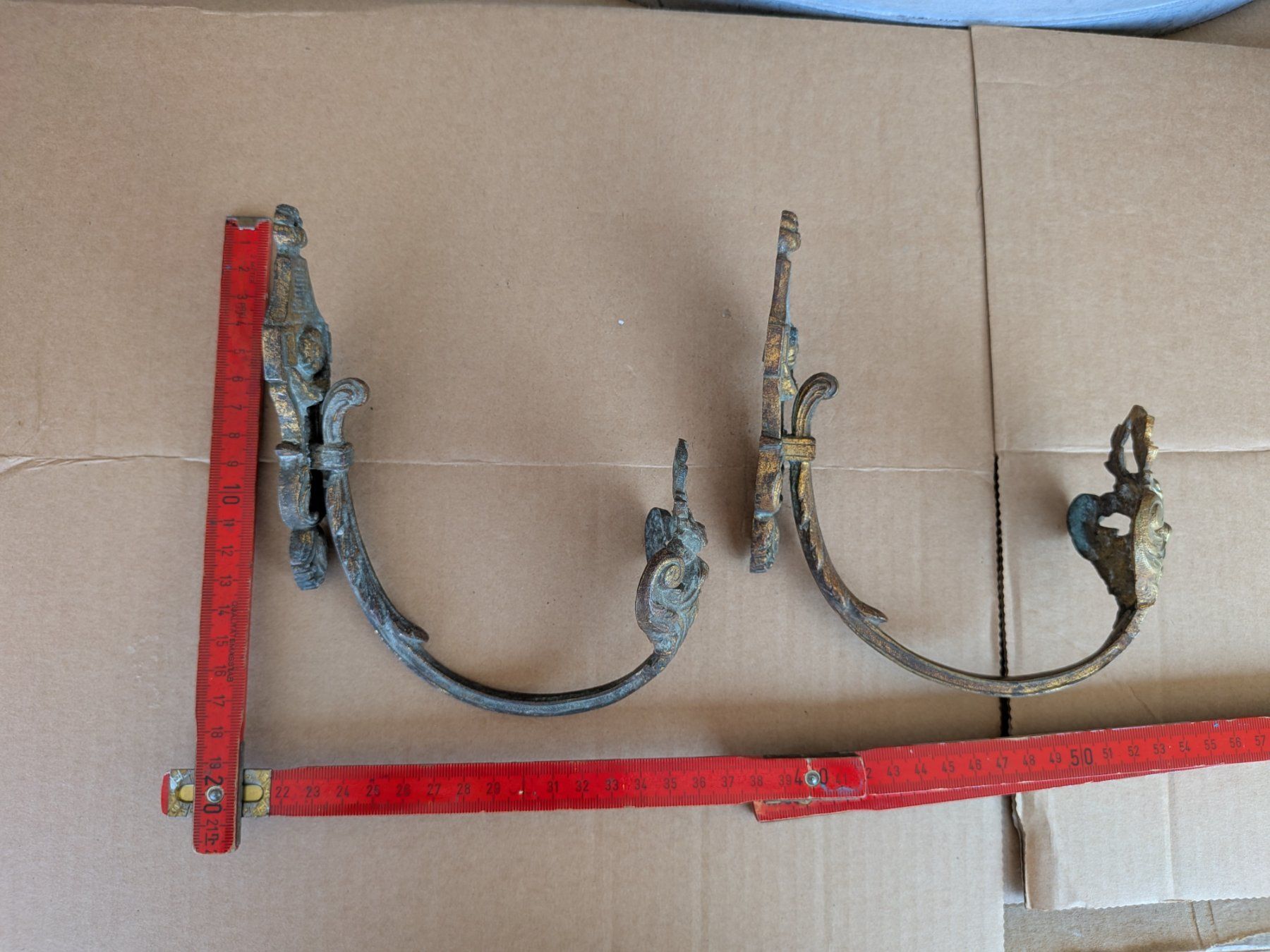 Skulpturen & Statuen: 2 antike Bronze Vorhangstangenhalter oder Raffhalter – Gebraucht aus Emmen von Brockofsky 5