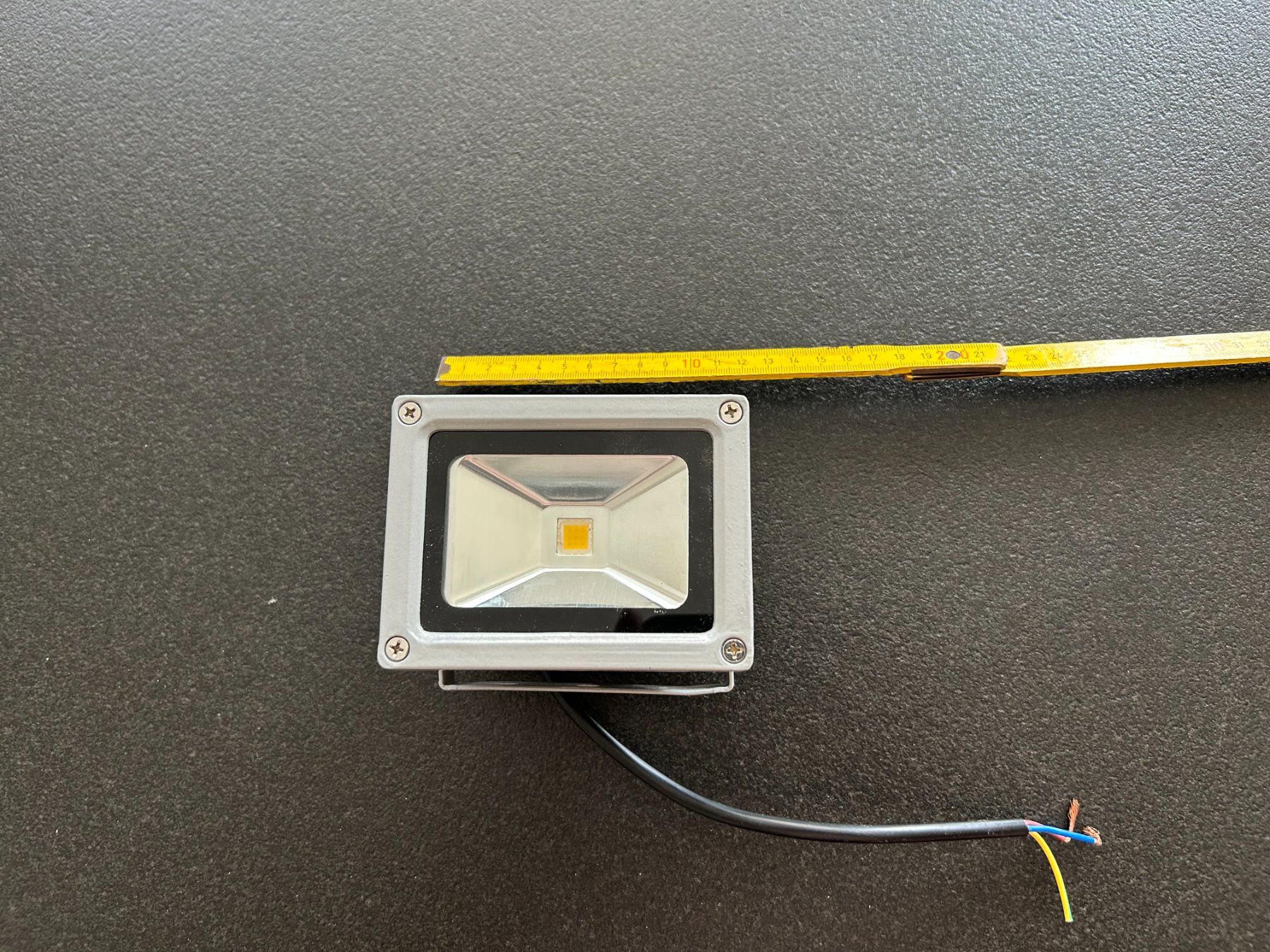 Fari: LED Strahler Aussen IP65 AC220V neuwertig – Usato da Root venduto da Mpcshop