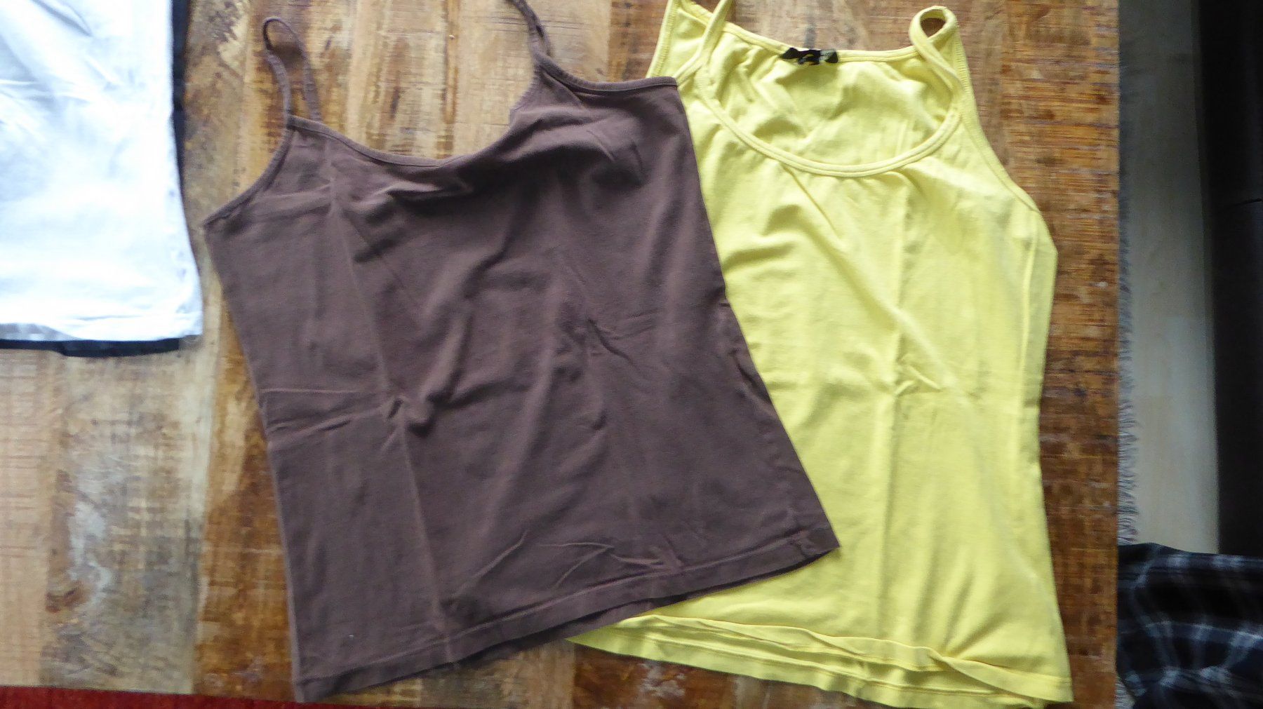 H&M Tops: 2 Tops Gr M  H&M gelb&braun – Gebraucht aus Sargans von Benziner 4