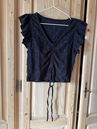 Schwarze Sommerbluse mit Rüschen - Grösse S