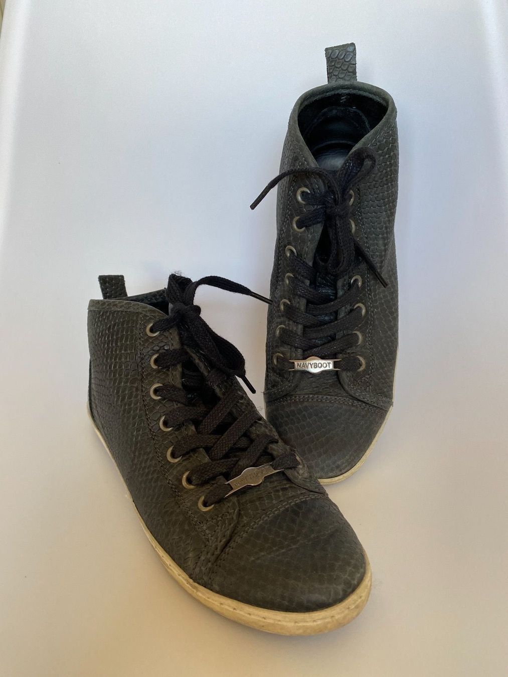 Navyboot Scarpe da donna: Sneakers von Navyboot in Echtleder – Usato da Schönenwerd venduto da iolilly
