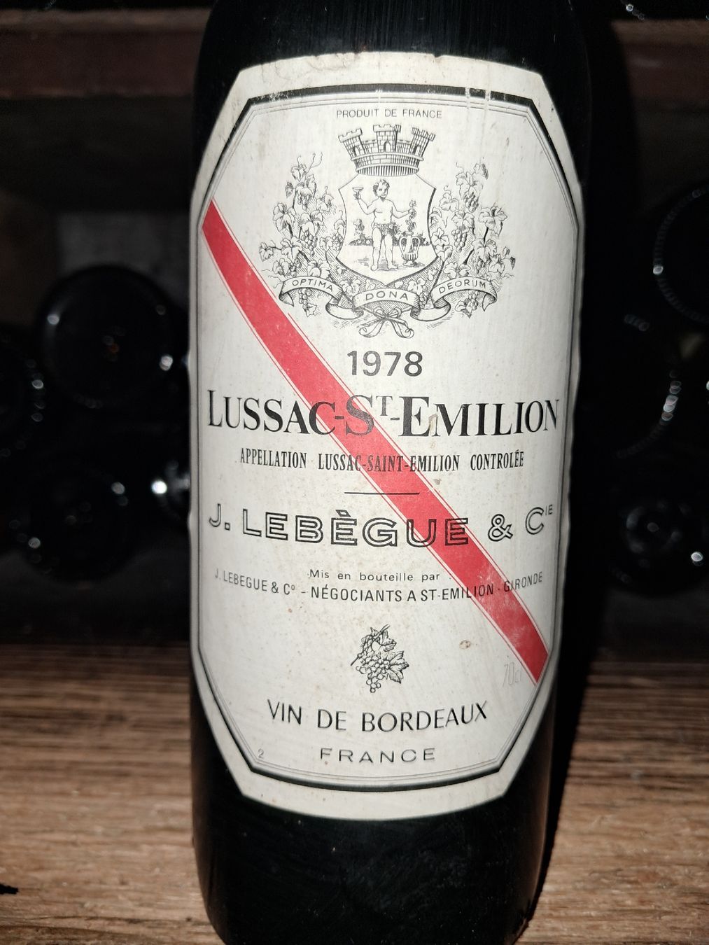 Vino: Lussac-Saint-Émilion J. Lebègue & Cie 1978 – Nuovo e nell'imballaggio originale da Le locle venduto da juliensaran 1