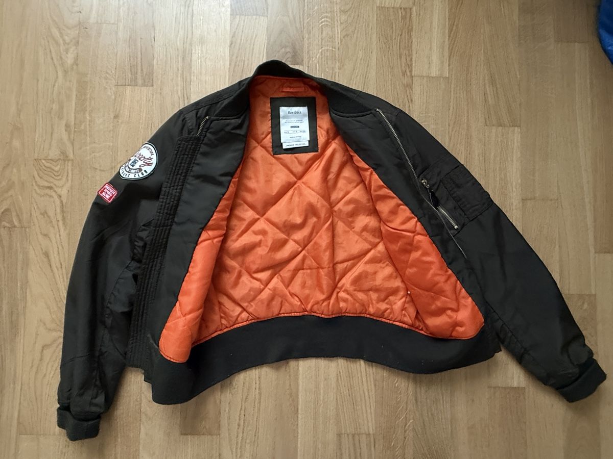 Jacken: Bomberjacke grün mit Patches – Gebraucht aus Gempenach von lilstasi 1