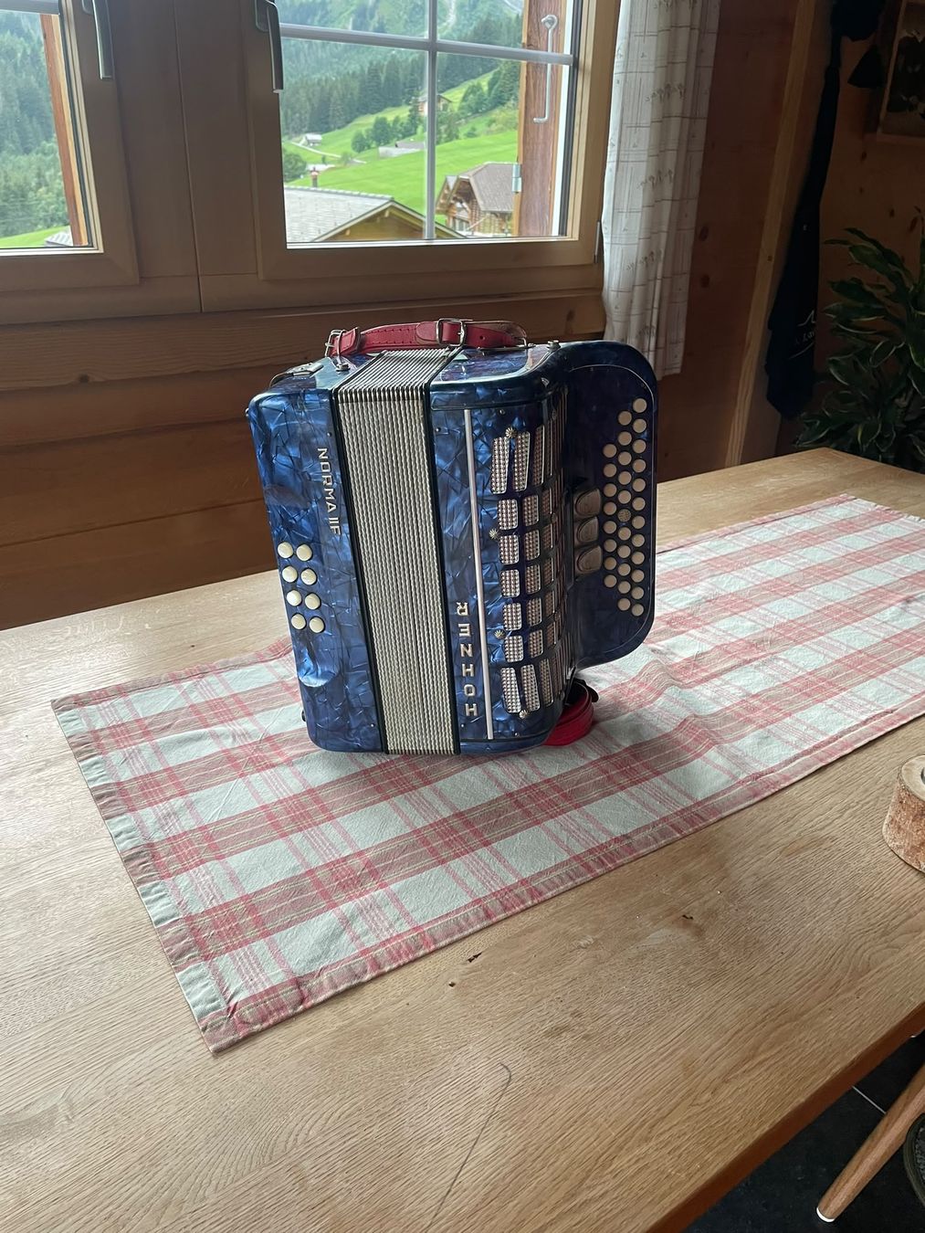 Musikinstrumente: Hohner Norma IIF – Gebraucht aus Adelboden von Texasred